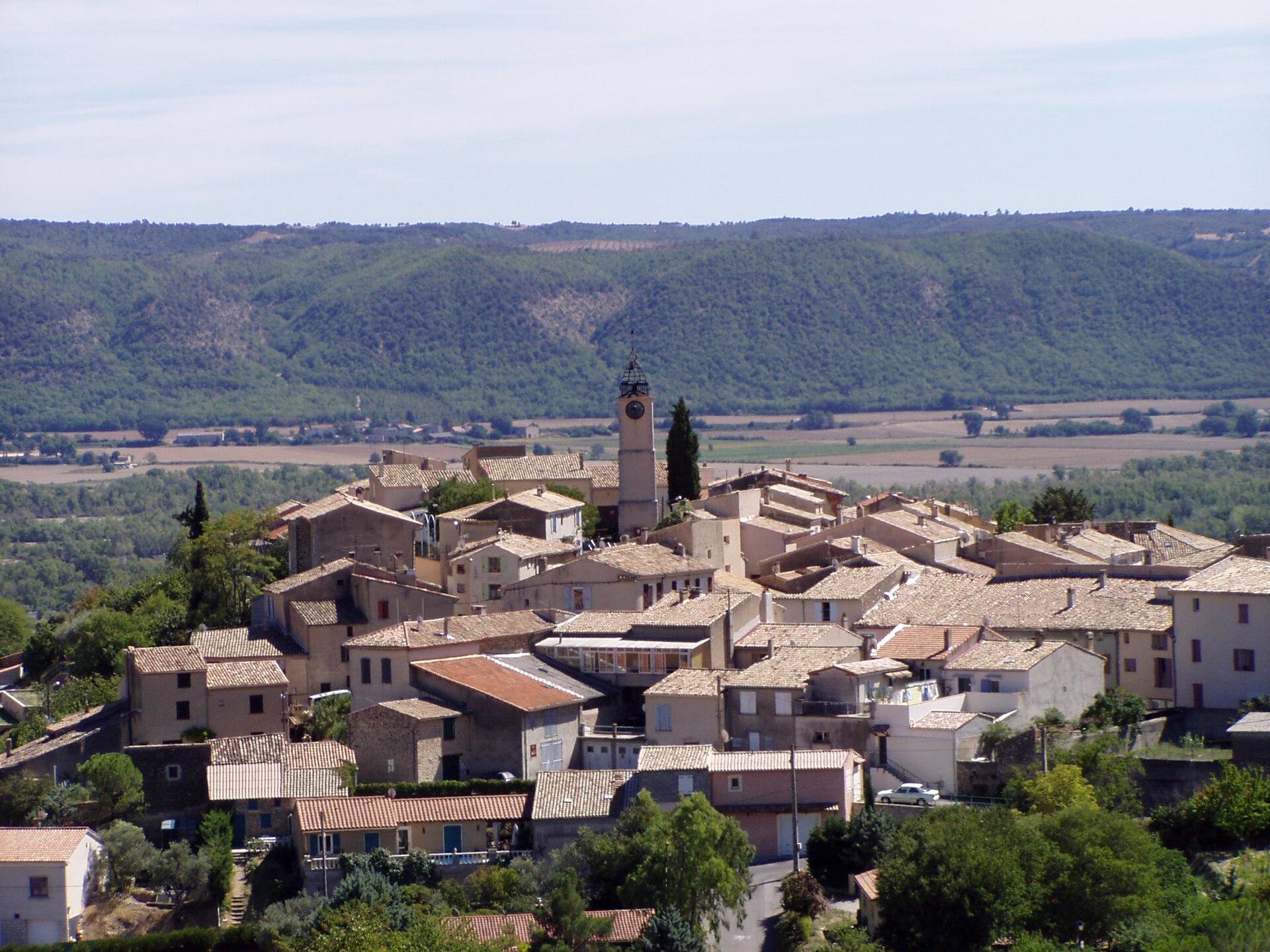 Village de Villeneuve et ses toitures canal